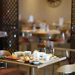 Hotell Grand Confort Le Moulin Rouge 3*