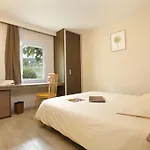 Hotell Grand Confort Le Moulin Rouge