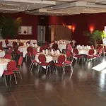 Grand Confort Le Moulin Rouge Hotel