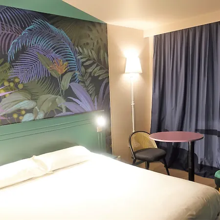 Hotel Grand Confort Le Moulin Rouge 3*