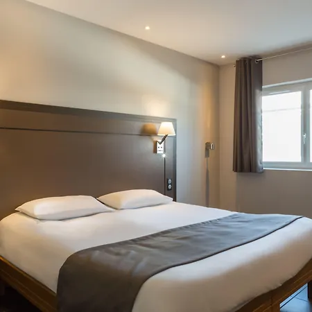 Grand Confort Le Moulin Rouge Hotel 3*