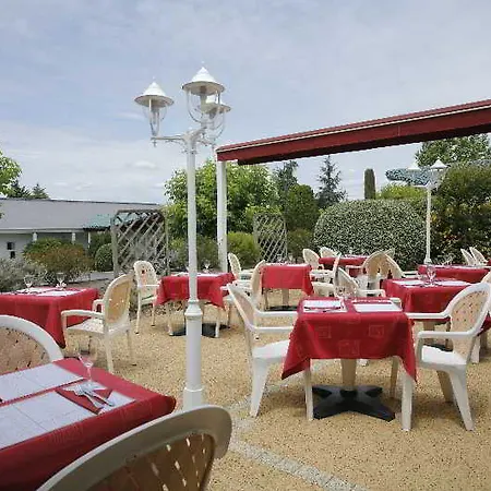 Grand Confort Le Moulin Rouge Hotel