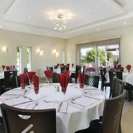 Hotel Grand Confort Le Moulin Rouge 3*