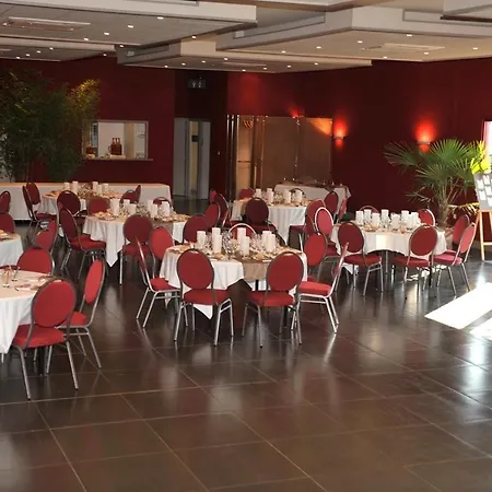 Grand Confort Le Moulin Rouge Hotel