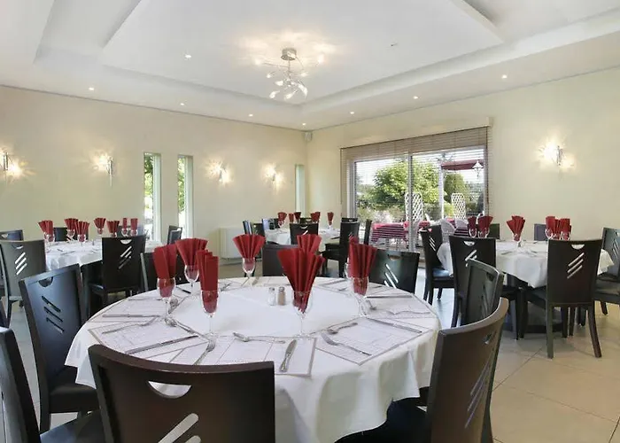 Hotell Grand Confort Le Moulin Rouge 3*